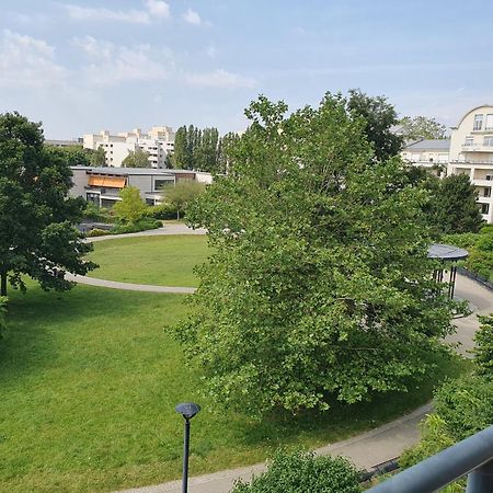 Appartement Residentiel Au Vert Et Au Frais Montigny-le-Bretonneux Esterno foto